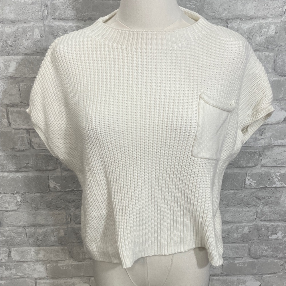 LILLUSORY white Ribbed Short Sleeve Sweater with front pocket